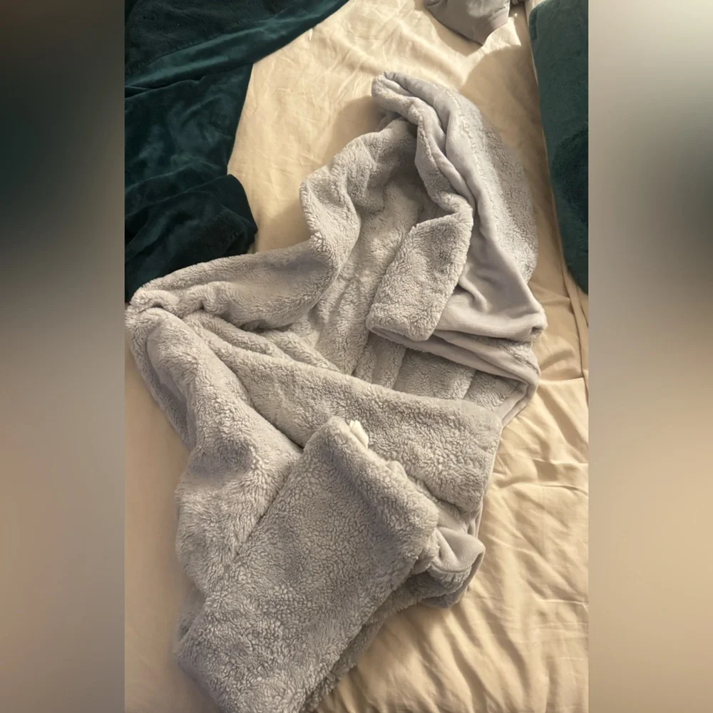 Unhide Soft Gray Blanket